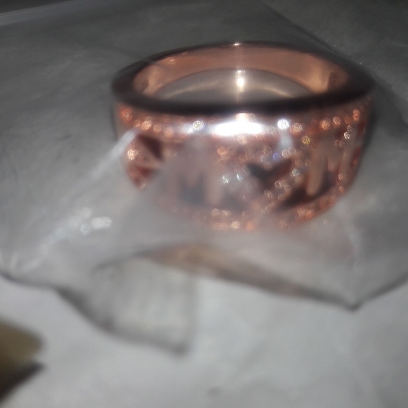 🎈2/$25 NWOT Mom Rose Colored Ring - Picture 3 of 8